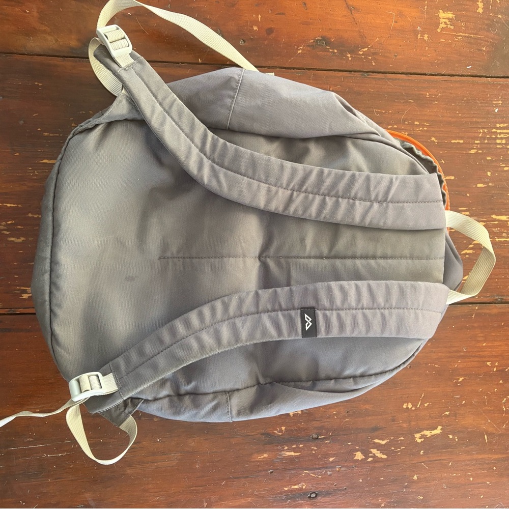 Kathmandu backpack - Picture 3 of 3